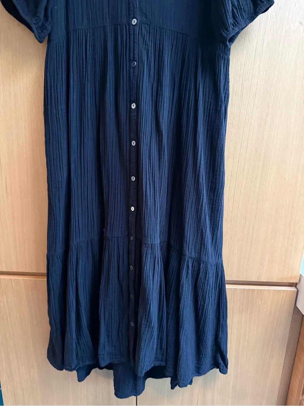 XiRENA Black Tiered V-Neck Puff-Sleeve Midi Dress, size L - Picture 10 of 12
